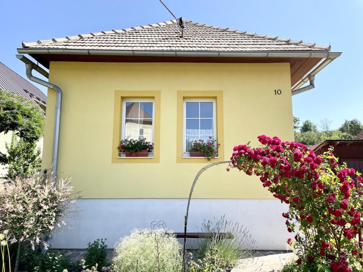 Zlty Domcek - Apartman Svabovce Exterior foto